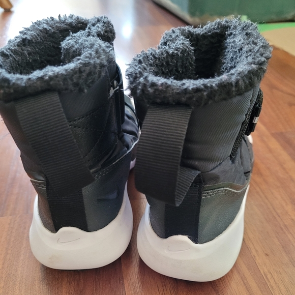 Kids Nike boots - Picture 7 of 7